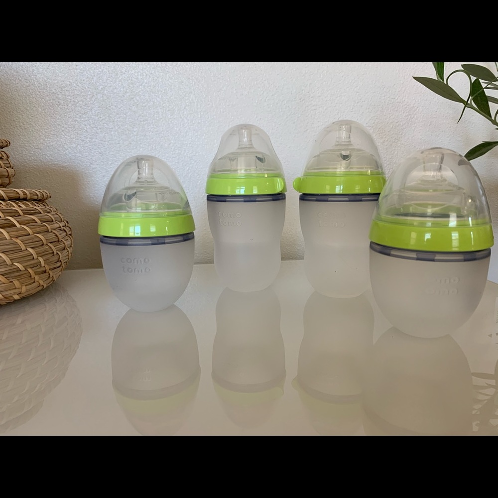 COMOTOMO BABY BOTTLES ( NEW, NEVER USED)